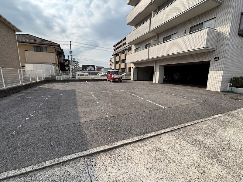 エーブル木太 共用部写真（駐車場）