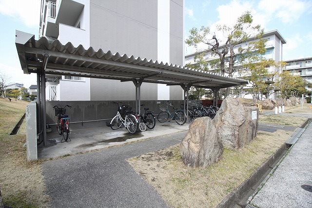 屋島第一団地２棟 自転車置き場