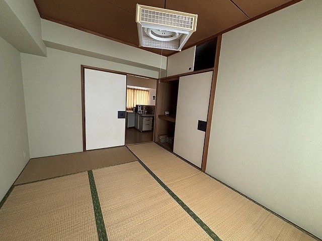 石清尾ハイツ 内観写真（リビング以外の居室）