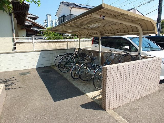 ファミール松島町 駐輪場